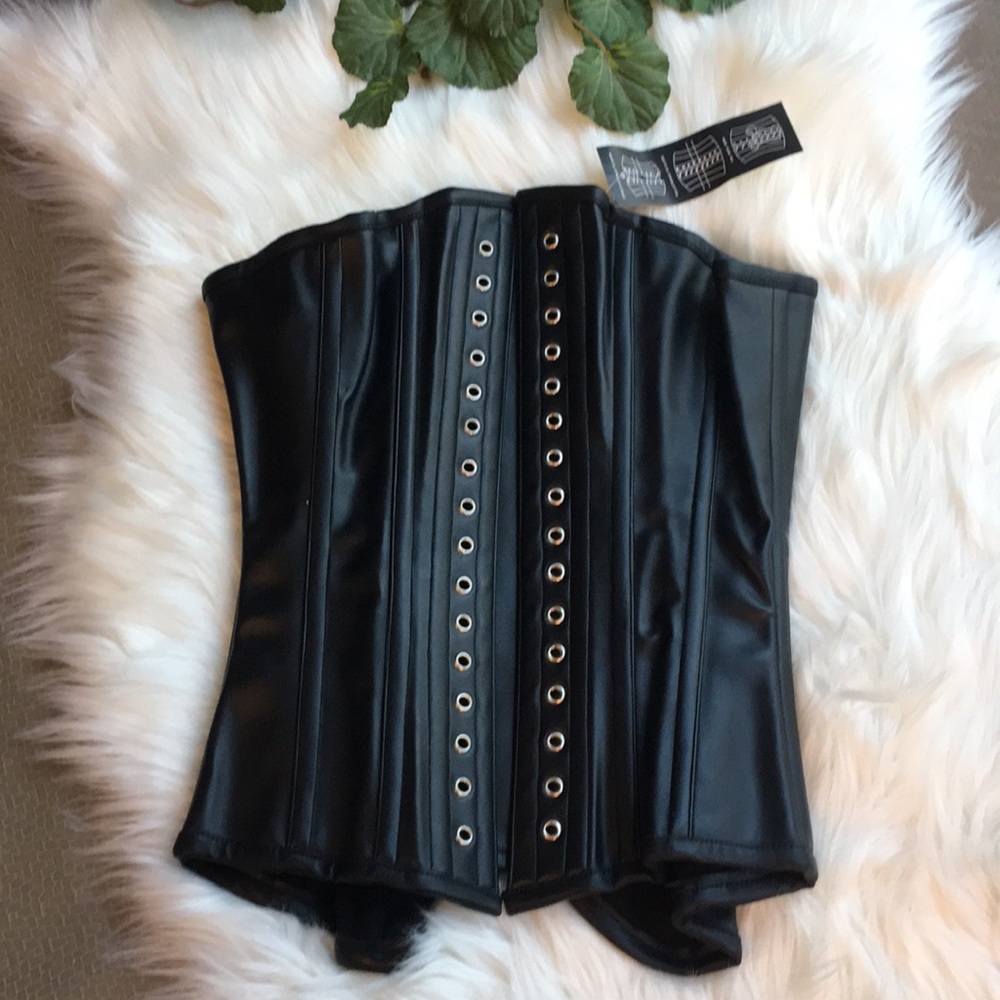 NWT Women’s Black Faux Leather corset size 26